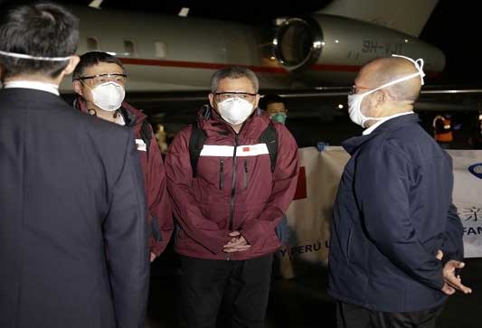 Equipo médico de China arriba al Perú para fortalecer lucha contra covid-19