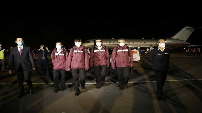 Equipo médico de China arriba al Perú para fortalecer lucha contra covid-19