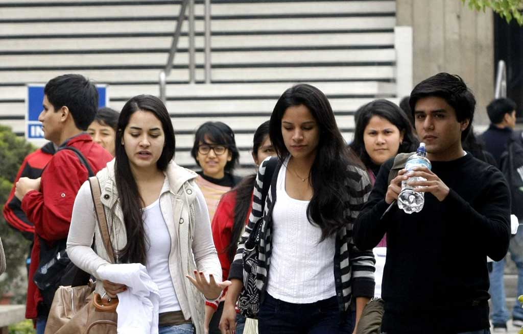 Crean 10,000 becas especiales para estudiantes afectados por emergencia.